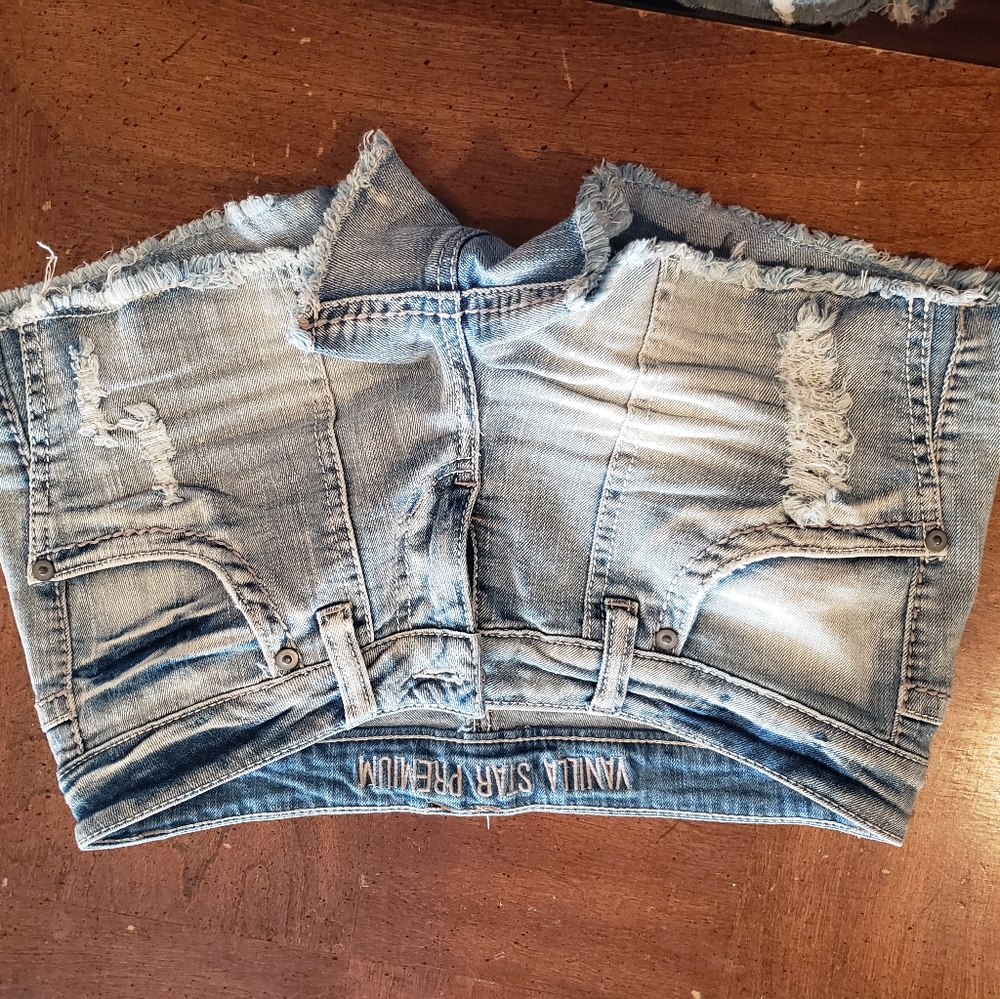 Vanilla star shorts size 5